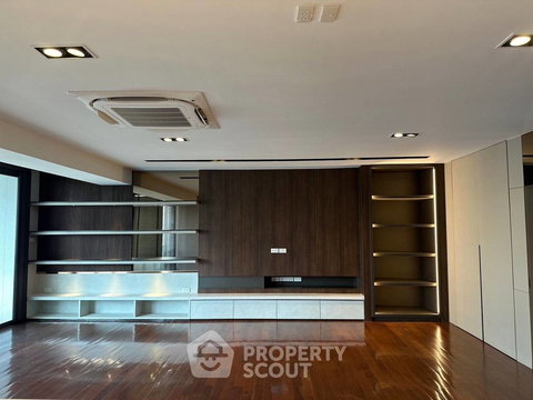 Renovated Duplex Penthouse next to BTS Ploen Chit (ID 2245572)