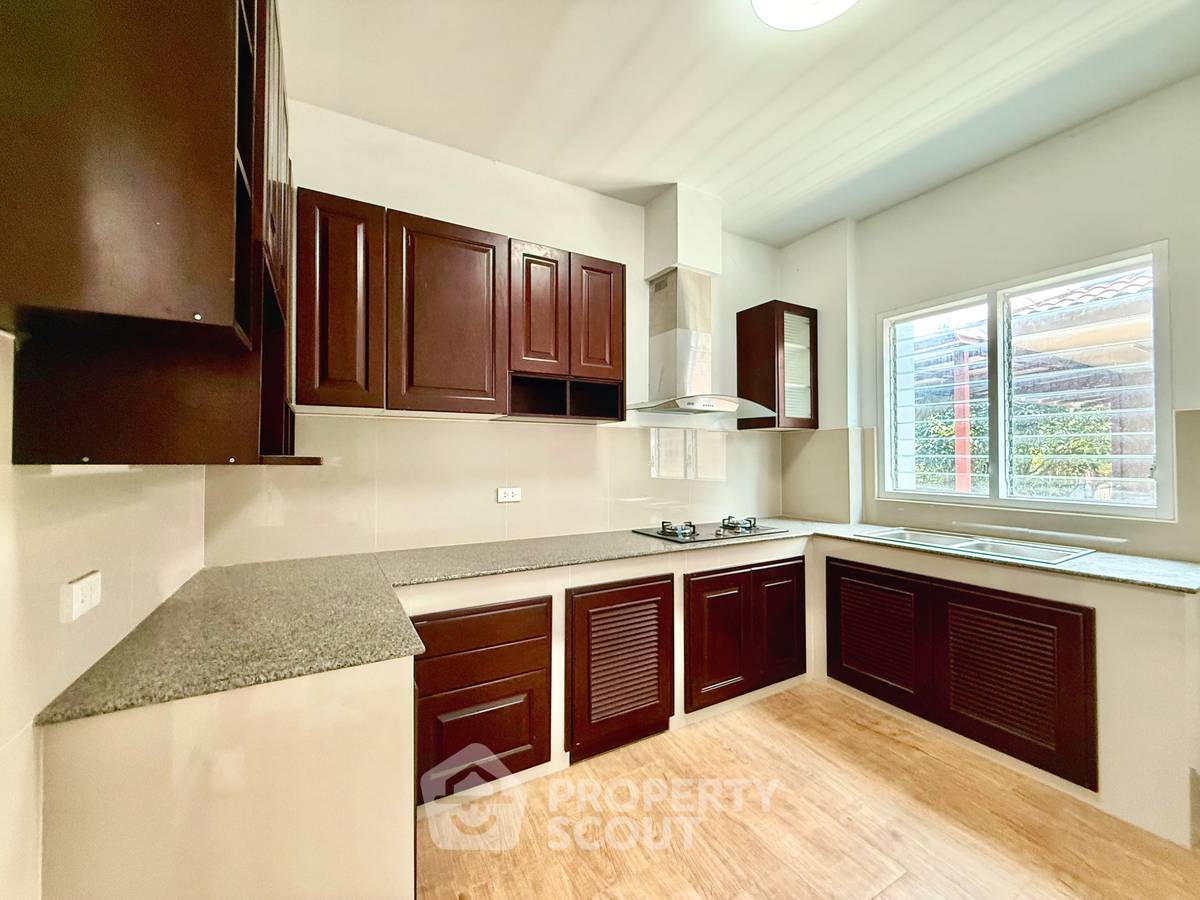 picture 5-BR House in Sala Thammasop (ID 2242501) - 12/29