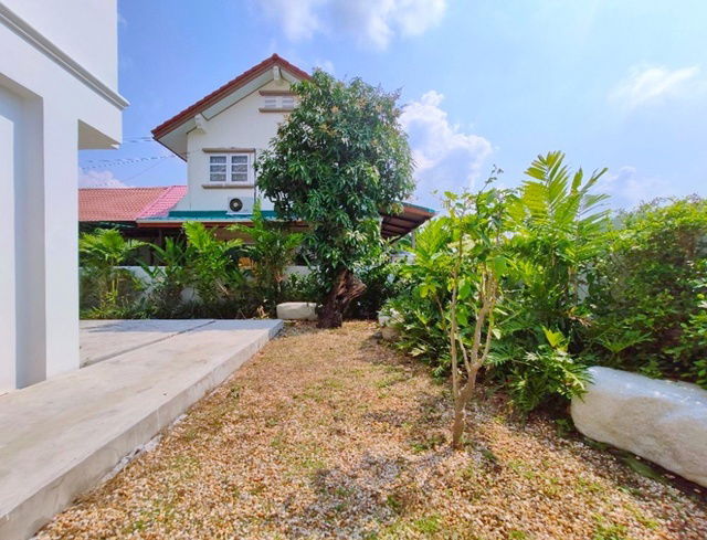 picture YingCharoenSap Market 1.2km. St. Maria School Minburi 1.8 km. MRT Suwinthawong 7.5km. Two-story deta - 2/8