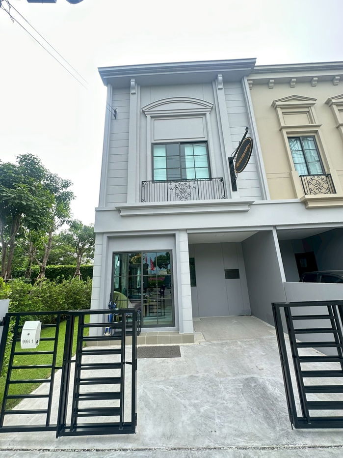 รูป ขายบ้านแปลงมุมพร้อมเข้าอยู่ โครงการสิริเพลส เมกาบางนา 📍 บ้านเลขที่ 999/1 ทาวน์โฮมสไตล์ปารีส ขนาด 99 ตร.ม. - รูปที่ 2/18