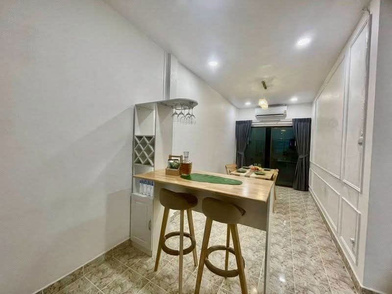 picture Minimalist style townhouse for rent in Central Pattaya, seaside - 3/13