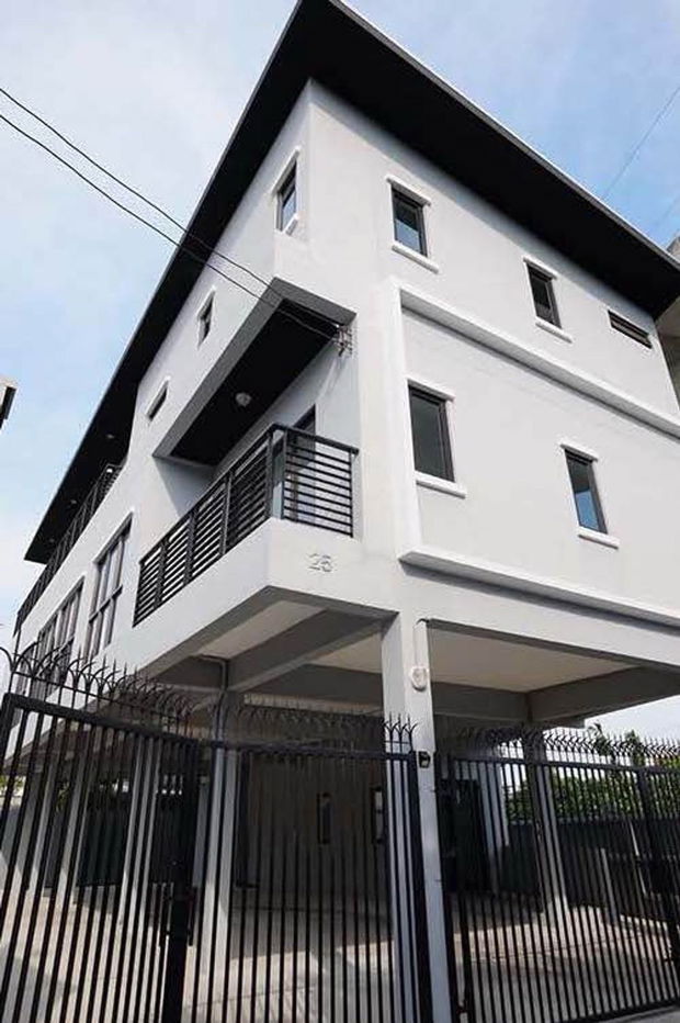 picture For Rent: 3-Storey Home Office | 10 Functional Rooms Ample Parking | 📍Near The Nine Rama 9 | Convenient Access to ARL Hua Mak & Si Rat Expressway - 2/16