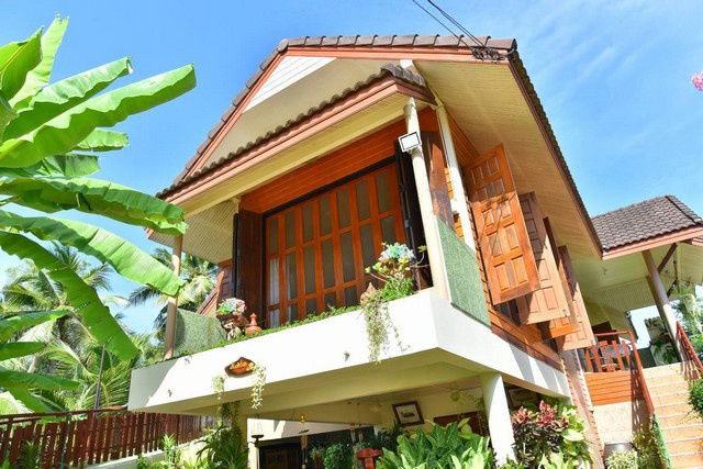picture FOR RENT  HOUSE PROPERTY  90000 BAHT per MONTH - 30/36