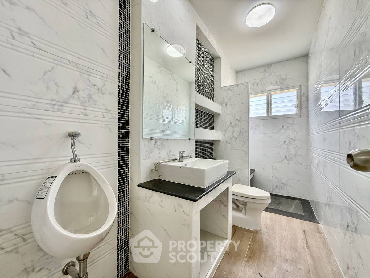 picture 5-BR House in Sala Thammasop (ID 2242501) - 17/29