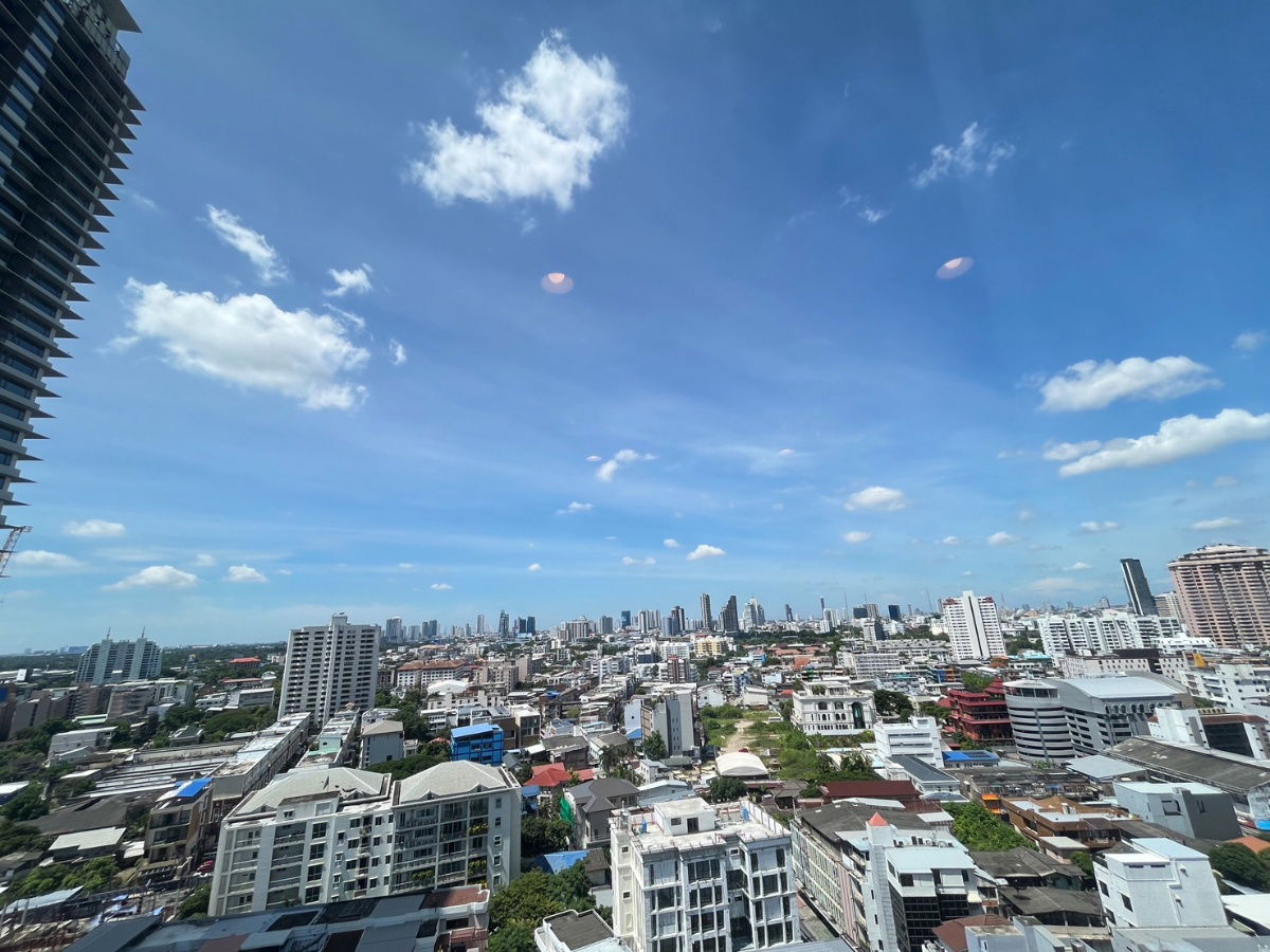รูป THE CROWN Residences MRT ลุมพินี เพียง 300 ม._ห้องมุม 1 ห้องนอน 28 ตรม.เฟอร์นิเจอร์+เครื่องใช้ไฟฟ้าครบ - รูปที่ 5/15