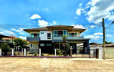 Houses for sale Thawi Watthana : 5-BR House in Sala Thammasop (ID 2242501)