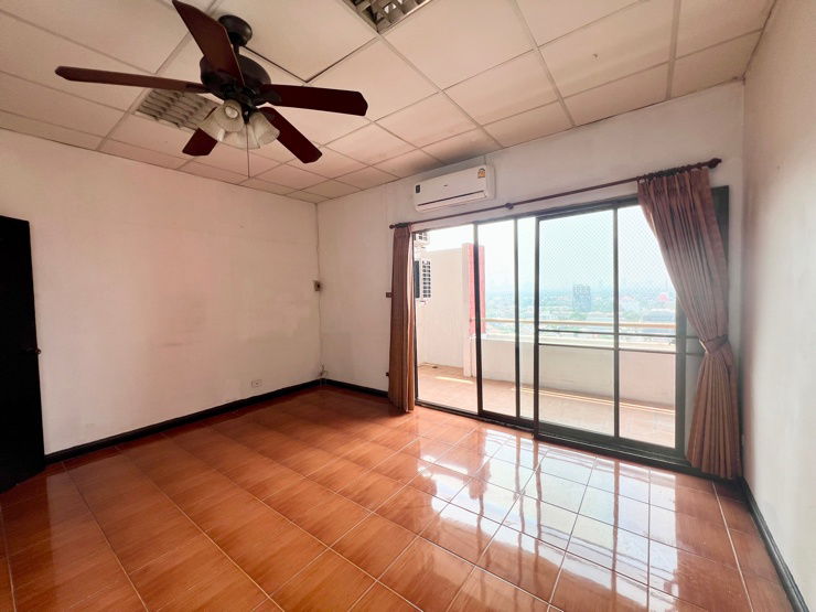 รูป  🔥[For Sale] ขายคอนโด fix ที่จอดรถ 2 ห้องนอน คันทรี คอมเพล็กซ์ (Country Complex) บางนา  ติดถนนสรรพาวุธ ใกล้ทางด่วน และ BTS บางนา🔥 - รูปที่ 13/36