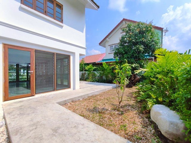 picture YingCharoenSap Market 1.2km. St. Maria School Minburi 1.8 km. MRT Suwinthawong 7.5km. Two-story deta - 1/8