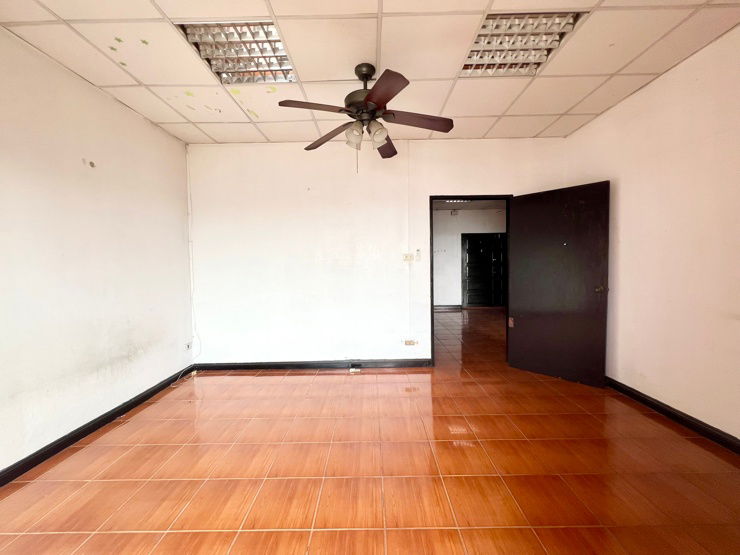 รูป  🔥[For Sale] ขายคอนโด fix ที่จอดรถ 2 ห้องนอน คันทรี คอมเพล็กซ์ (Country Complex) บางนา  ติดถนนสรรพาวุธ ใกล้ทางด่วน และ BTS บางนา🔥 - รูปที่ 9/36