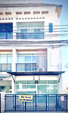 บ้านให้เช่า Baan Klang Muang Srinakarin Urbanian พร้อมเข้าอยู่สนใจติดต่อ Line @goodmanpro หรือ โทร 0999029192