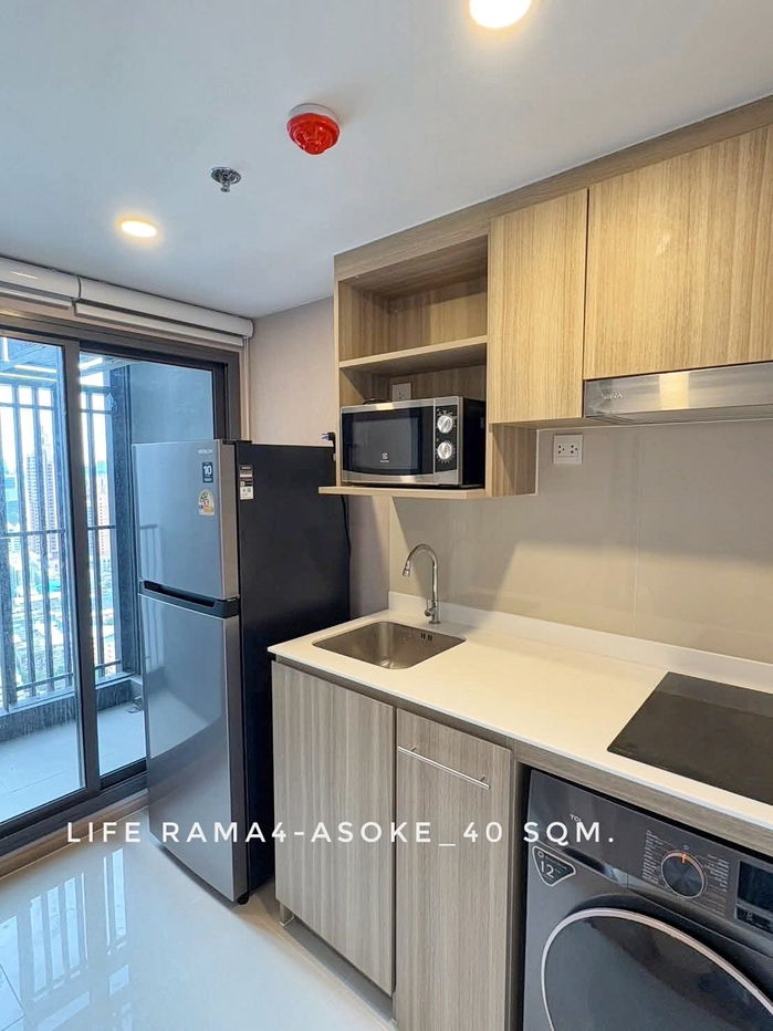 รูป For RENT, Duplex room high floor beautiful city view at Life Rama4-Asoke near MRT Queen Sirikit  - รูปที่ 8/11