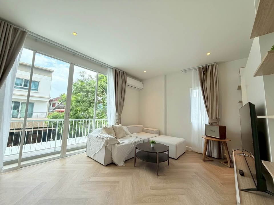 picture for rent at Lumpini Town Place Ratchayothin-Sena Rental price: 110,000 baht, Contact 089-4282491, 084-6283752, add Line @rghome4u - 5/24