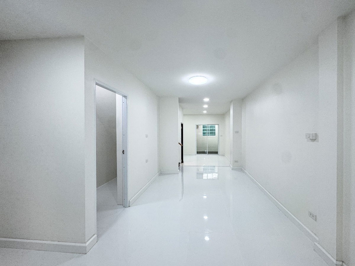 picture 🔥💥 Urgent Sale! Newly Renovated Townhome in 84 Mansion, Prime Location, Ready to Move In – Only 900 m. from MRT Lat Phrao 71 - 5/29