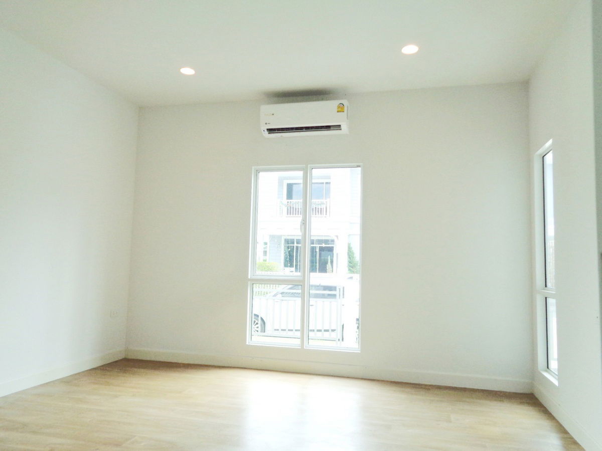 รูป 🚩 บ้านเดี่ยว 82 ตารางวา ติดสระน้ำ ในโครงการ บุราสิริ ปัญญาอินทรา สภาพใหม่ ยังไม่เคยเข้าอยู่ - รูปที่ 32/78