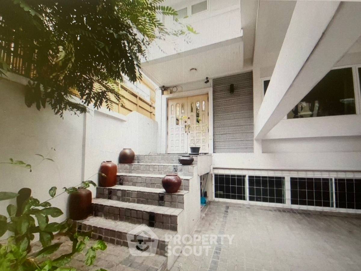 picture 5-BR Townhouse situated in Sukhumvit 23-31 (ID 1521845) - 2/9