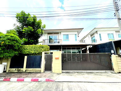ขายบ้านเดี่ยว : ขายบ้าน Passorn Prestige ภัสสร เพรสทีจ พัฒนาการ 38 หลังมุม โซนส่วนตัว โครงการเงียบสงบ ทำเลศักยภาพ เดินทางสะดวก  เข้าออกได้ทั้งพัฒนาการ และอ่อนนุช