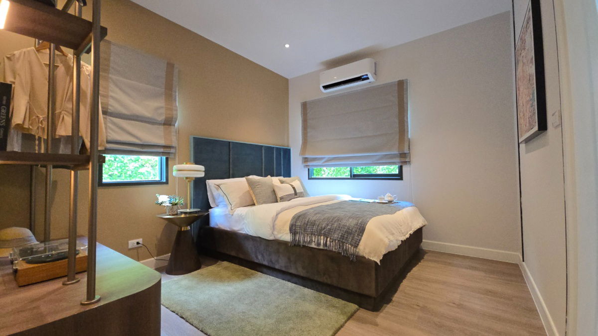 รูป Luxury Home พร้อมเฟอร์ฯ เดินทางสะดวกใกล้สนามบินสุวรรณภูมิ โถง Double Volume 6.5 เมตร - รูปที่ 14/30