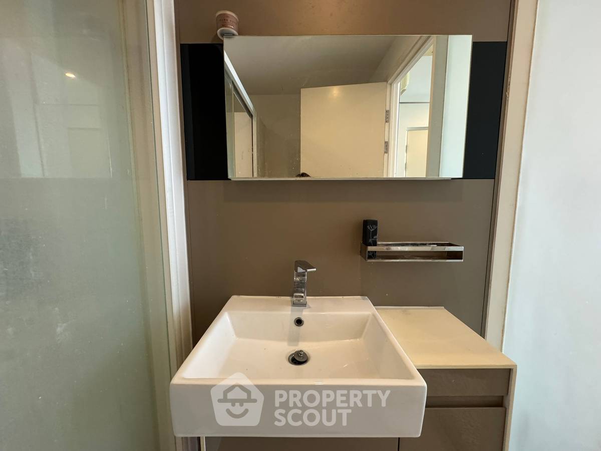 picture 1-BR Condo at The Room Sathorn-Taksin near BTS Pho Nimit (ID 2070059) - 9/18