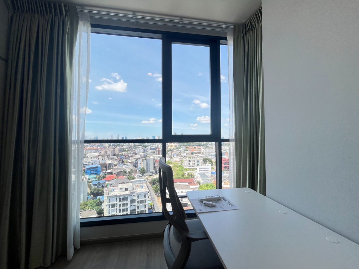 รูป THE CROWN Residences MRT ลุมพินี เพียง 300 ม._ห้องมุม 1 ห้องนอน 2 ตรม.เฟอร์นิเจอร์+เครื่องใช้ไฟฟ้าครบ - รูปที่ 4/12