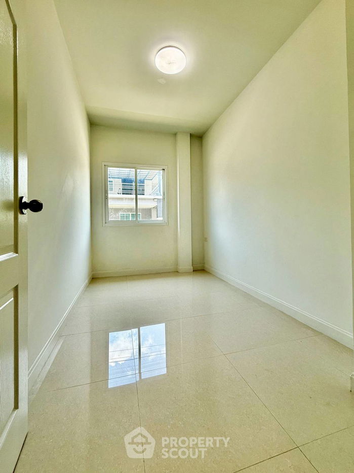 picture 5-BR House in Sala Thammasop (ID 2242501) - 14/29