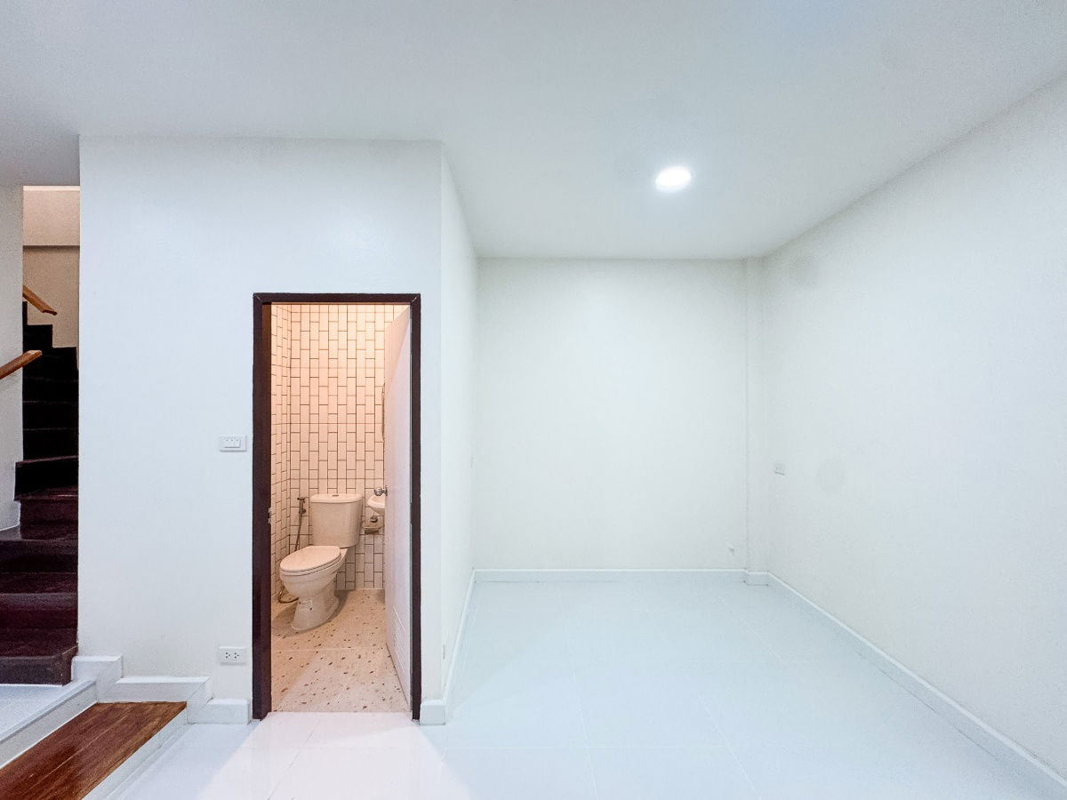 picture 🔥💥 Urgent Sale! Newly Renovated Townhome in 84 Mansion, Prime Location, Ready to Move In – Only 900 m. from MRT Lat Phrao 71 - 12/29