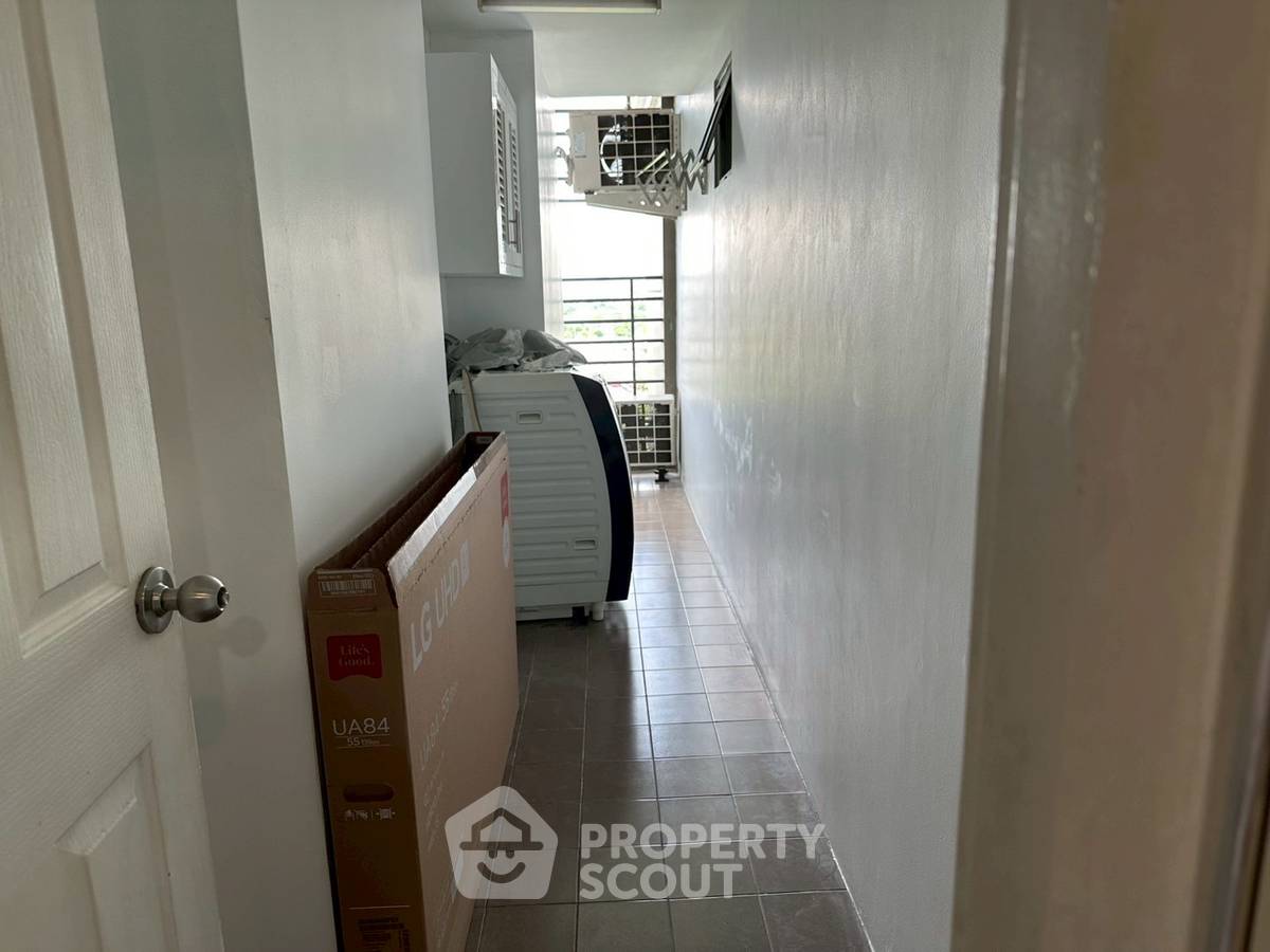 picture 3-BR Condo at Belle Grand Rama 9 near MRT Phra Ram 9 (ID 2180652) - 11/12