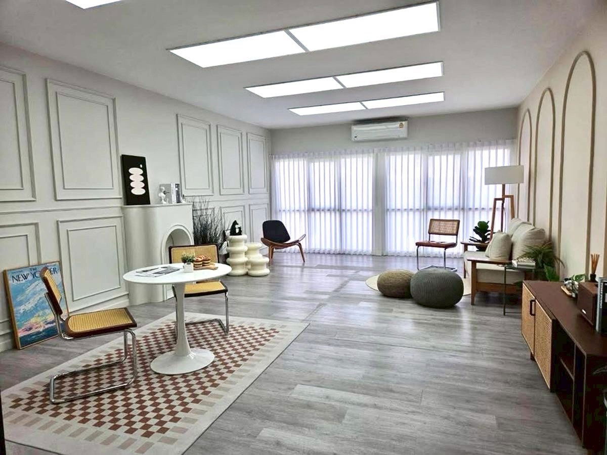 picture For Rent: 3-Storey Home Office | 10 Functional Rooms Ample Parking | 📍Near The Nine Rama 9 | Convenient Access to ARL Hua Mak & Si Rat Expressway - 1/16