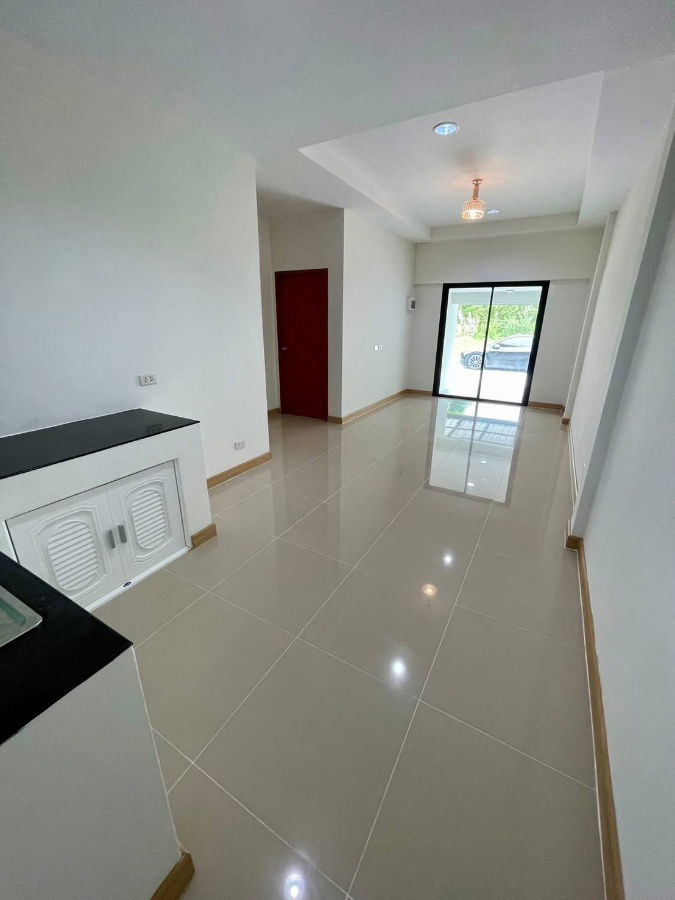 รูป 🔥🔥ขายราคาพิเศษ  🔥🔥 🏡🏡ขายบ้านพร้อมเข้าอยู่ อ. บ้านบึง จ.ชลบุรี ห่างที่ว่าการอำเภอ บ้านบึง ประมาณ 3.5 กม. ถนน วิฑูรย์ดำริ ซอย 2   - รูปที่ 5/10