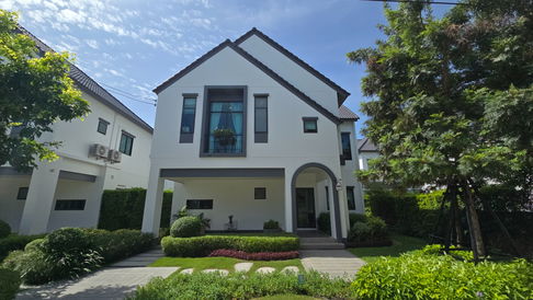Ready to move in! Near Suvarnabhumi Airport, comes with complete furniture and decorations.