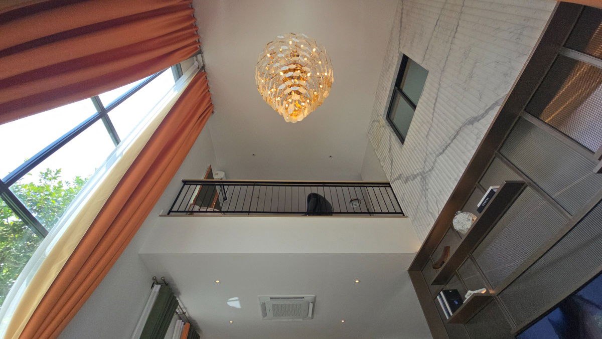 รูป Luxury Home พร้อมเฟอร์ฯ เดินทางสะดวกใกล้สนามบินสุวรรณภูมิ โถง Double Volume 6.5 เมตร - รูปที่ 9/30