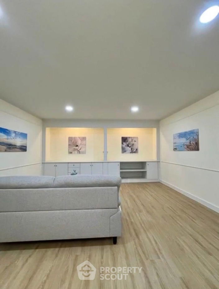 picture 1-BR Condo at Piyaphirom Condominium near BTS Ratchayothin (ID 2245442) - 8/14