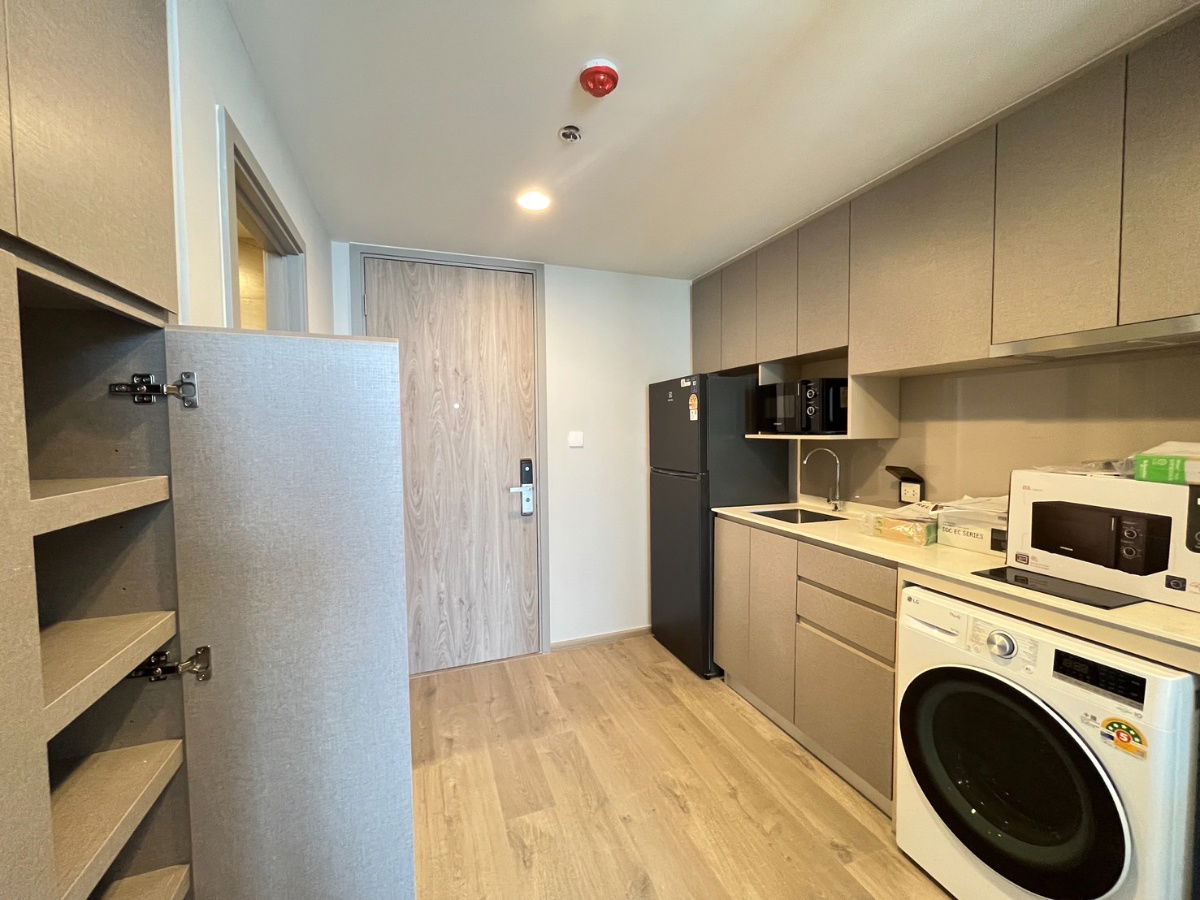 รูป THE CROWN Residences MRT ลุมพินี เพียง 300 ม._ห้องมุม 1 ห้องนอน 28 ตรม.เฟอร์นิเจอร์+เครื่องใช้ไฟฟ้าครบ - รูปที่ 3/15