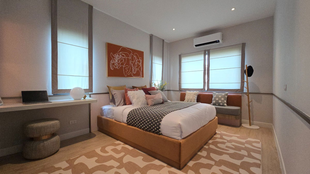 รูป Luxury Home พร้อมเฟอร์ฯ เดินทางสะดวกใกล้สนามบินสุวรรณภูมิ โถง Double Volume 6.5 เมตร - รูปที่ 29/30