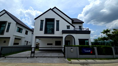 บ้านเดี่ยว เดอะ โมเดิร์น จิมส์ ช็อปปิ้ง มอลล์ : พลาดไม่ได้! บ้านเปล่าทำเลมุม พื้นที่เยอะเป็นส่วนตัว จอดรถ 3 คัน ใกล้สนามบินสุวรรณภูมิ เพียง 7.99 ล้านบาท