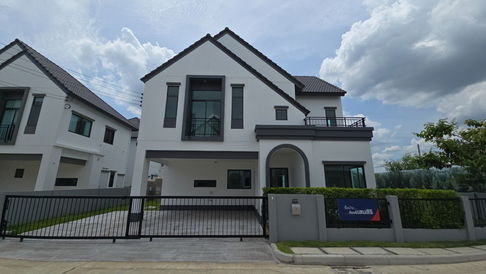Private Corner Home with Large Land, High Privacy, 3-Car Parking, Near Suvarnabhumi Airport - Special Price 8.99MB
