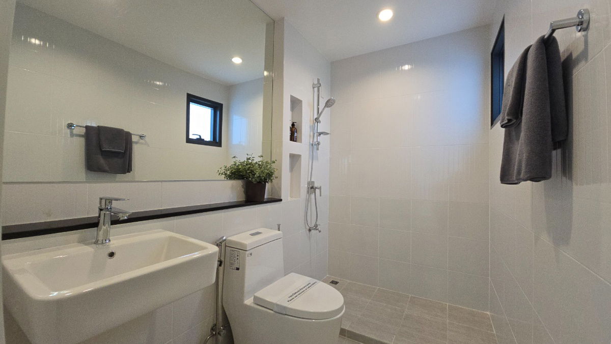 รูป บ้านตัวอย่างแปลงมุมพร้อมขาย ราคาพิเศษ 12.99 ล้านบาท! โครงการสราญสิริ ศรีวารี 2 - รูปที่ 11/27