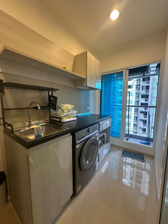 picture Corner unit now available at "Aspire Erawan", walk right up to the BTS Erawan stairs, with a view of the Chao Phraya River bend, near the expressway. - 9/10