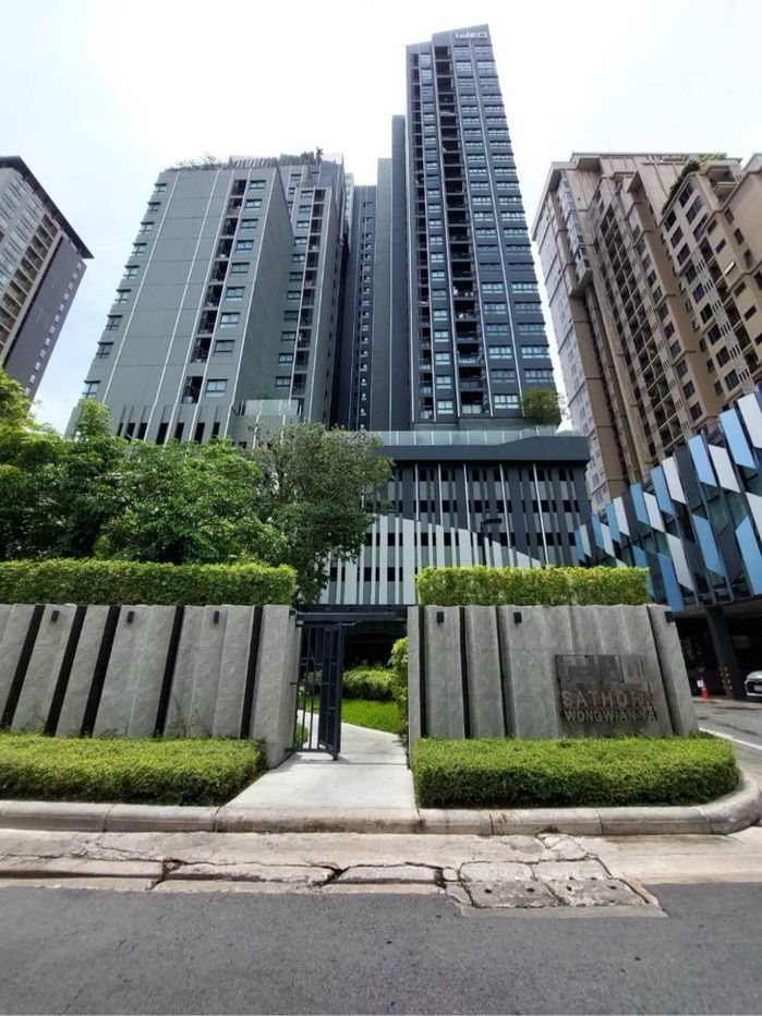 picture  🔥[For Sale] Urgent!! Duplex Condo for Sale – Ideo Sathorn – Wongwian Yai 🚅 Only 140 meters from BTS Wongwian Yai - 24/42