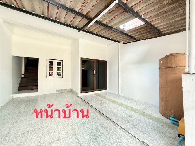 ให้เช่าบ้านทาวเฮ้าส์ ซ.บรมราชชนนี76 (แยก5) ติดปั๊มปตท. อยู่ระหว่างพุทธมณฑลสาย3-4 ขาเข้า ปรับปรุงใหม่ สะอาด มีน้ำ/ไฟ พร้อมเข้าอยู่