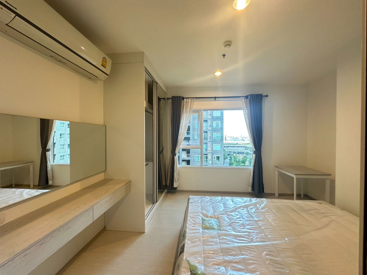 picture Corner unit now available at "Aspire Erawan", walk right up to the BTS Erawan stairs, with a view of the Chao Phraya River bend, near the expressway. - 2/10