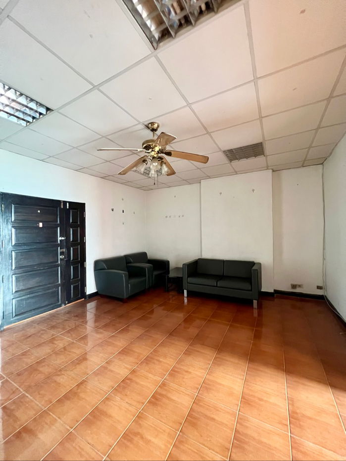 รูป  🔥[For Sale] ขายคอนโด fix ที่จอดรถ 2 ห้องนอน คันทรี คอมเพล็กซ์ (Country Complex) บางนา  ติดถนนสรรพาวุธ ใกล้ทางด่วน และ BTS บางนา🔥 - รูปที่ 22/36