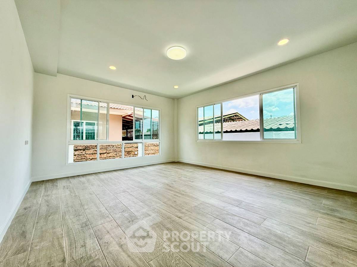 picture 5-BR House in Sala Thammasop (ID 2242501) - 9/29