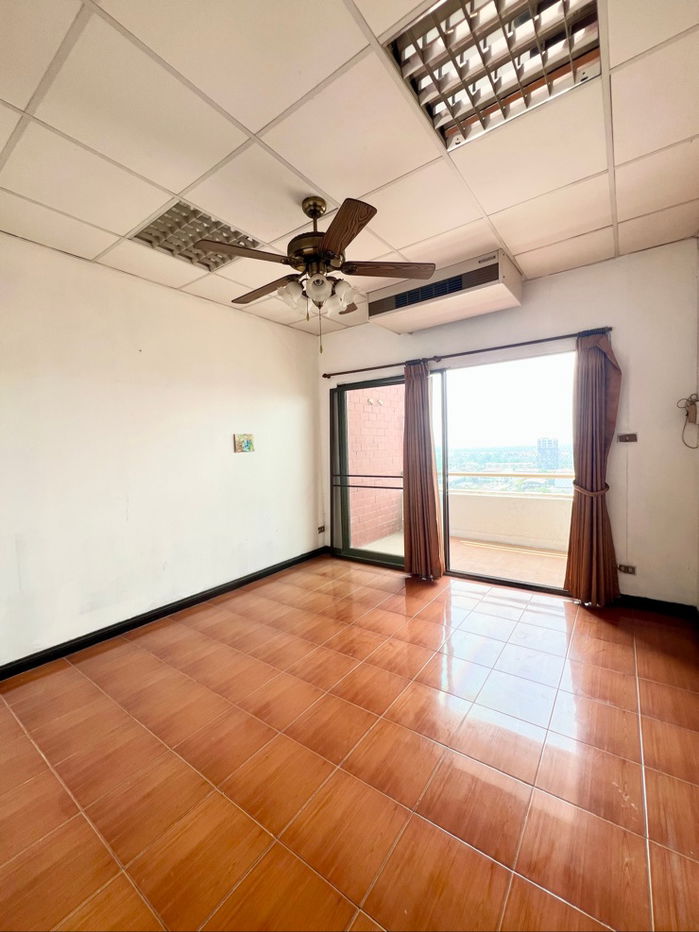 รูป  🔥[For Sale] ขายคอนโด fix ที่จอดรถ 2 ห้องนอน คันทรี คอมเพล็กซ์ (Country Complex) บางนา  ติดถนนสรรพาวุธ ใกล้ทางด่วน และ BTS บางนา🔥 - รูปที่ 8/36
