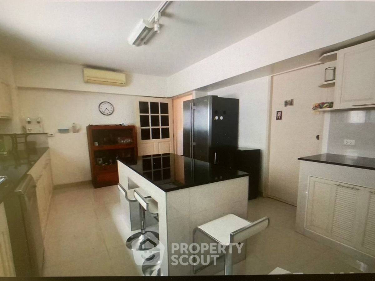 picture 5-BR Townhouse situated in Sukhumvit 23-31 (ID 1521845) - 4/9