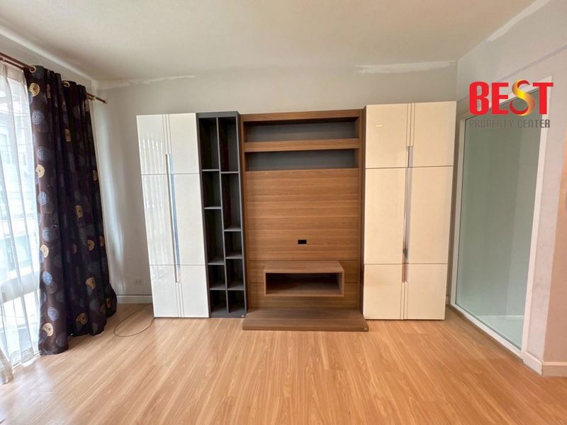 picture Ready to Move In! 3-Storey Townhome in Greenwich Ramintra – Top Location & Full Furnishing - 12/18