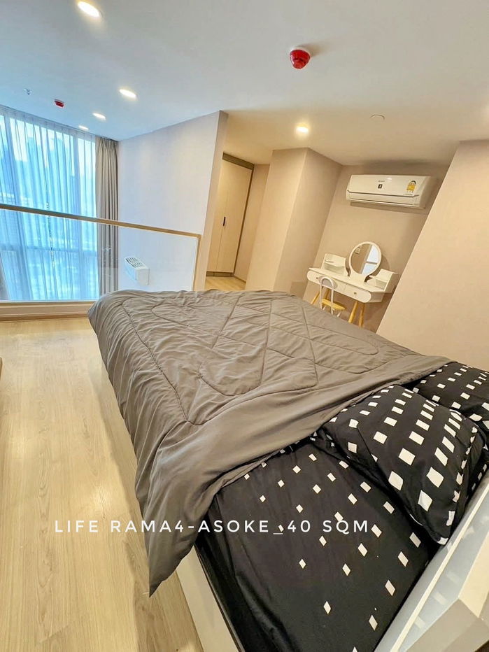รูป For RENT, Duplex room high floor beautiful city view at Life Rama4-Asoke near MRT Queen Sirikit  - รูปที่ 7/11