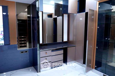 คอนโด BTS พร้อมพงษ์ : คอนโด 2-ห้องนอน ที่ วิวิด ทาวเวอร์ คอนโดมิเนียม ใกล้ ARL หัวหมาก (ID 2245599)