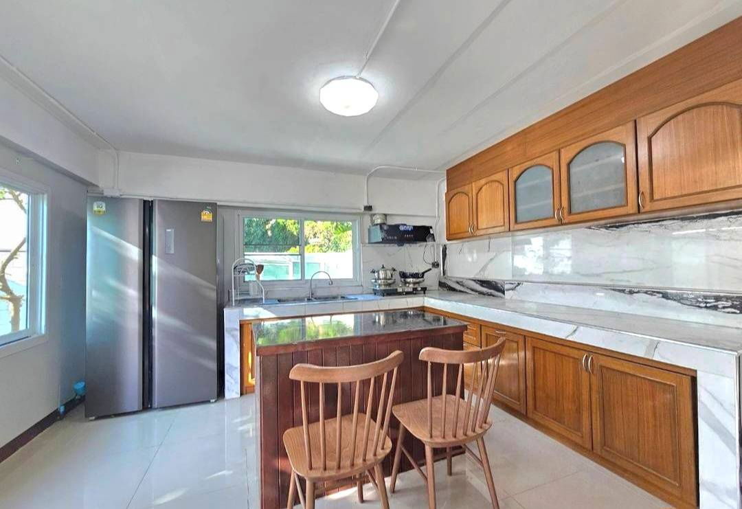 picture Newly renovated pool villa for sale in the middle of the city, a large house, nong hoi zone, mueang district. - 11/13
