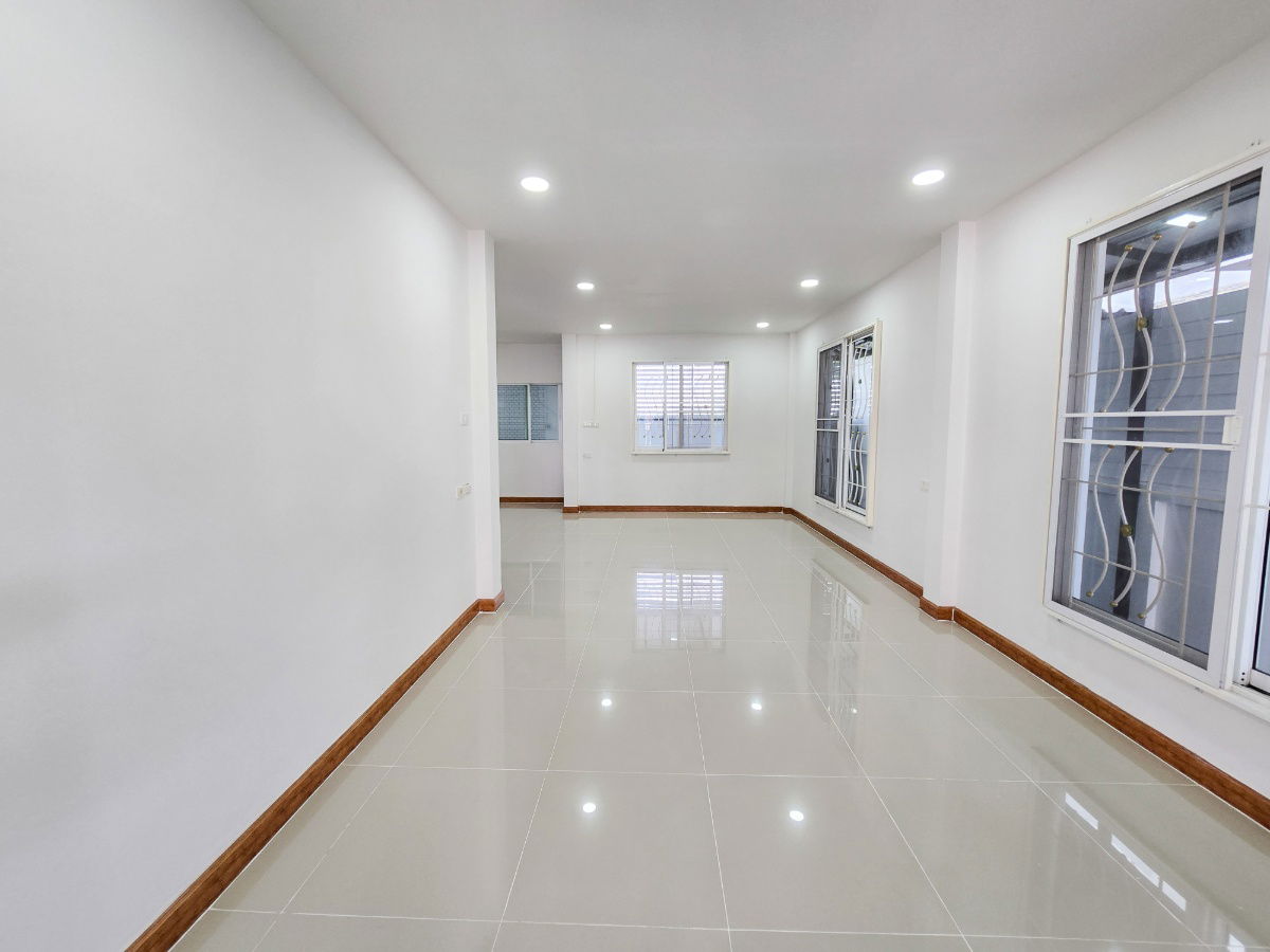 รูป บ้านแฝด 2 ชั้น ลำลูกกา คลอง 7 หลังใหญ่ พื้นที่กว้าง ทำเลดี - รูปที่ 4/20