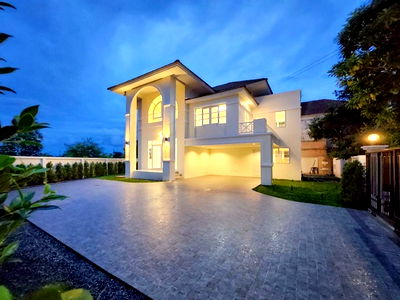 Houses for rent Samut Sakhon : luxury Mansion 2-storey 5 bed for rent Phetcha PhoChae Market 1.9km. detached house BangNamChuet Ra